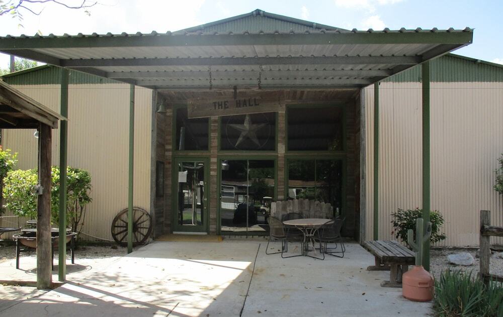 Travelers World Rv Resort San Antonio Exterior foto